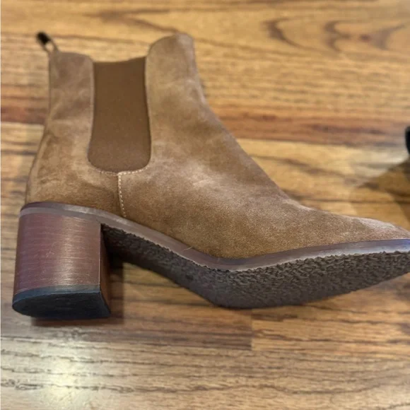 SUNDANCE Catalog Suede Ankle Boots Size 39 (Size 8)  Gorgeous Like New - Picture 11 of 14